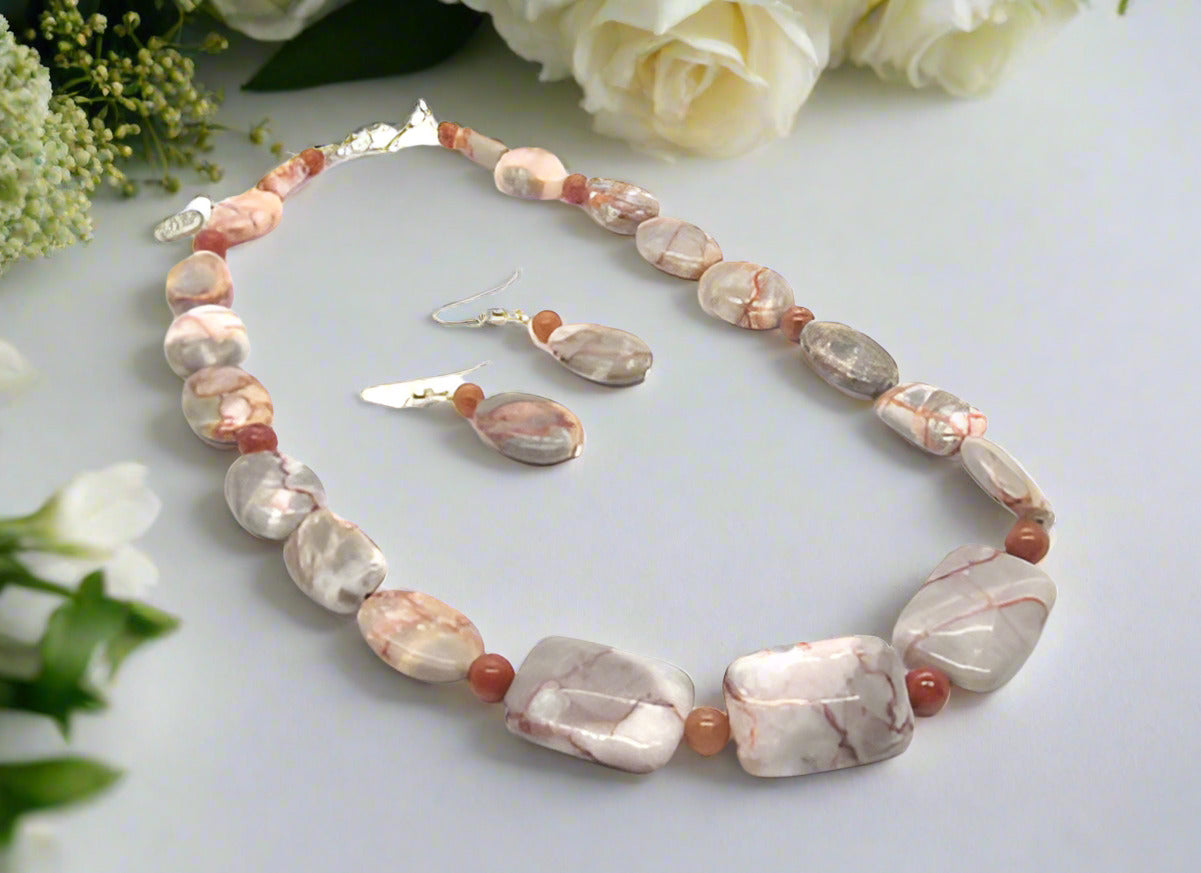 https://www.artistryjewelry.net/products/exciting-red-spot-stone-delight-necklace-set
