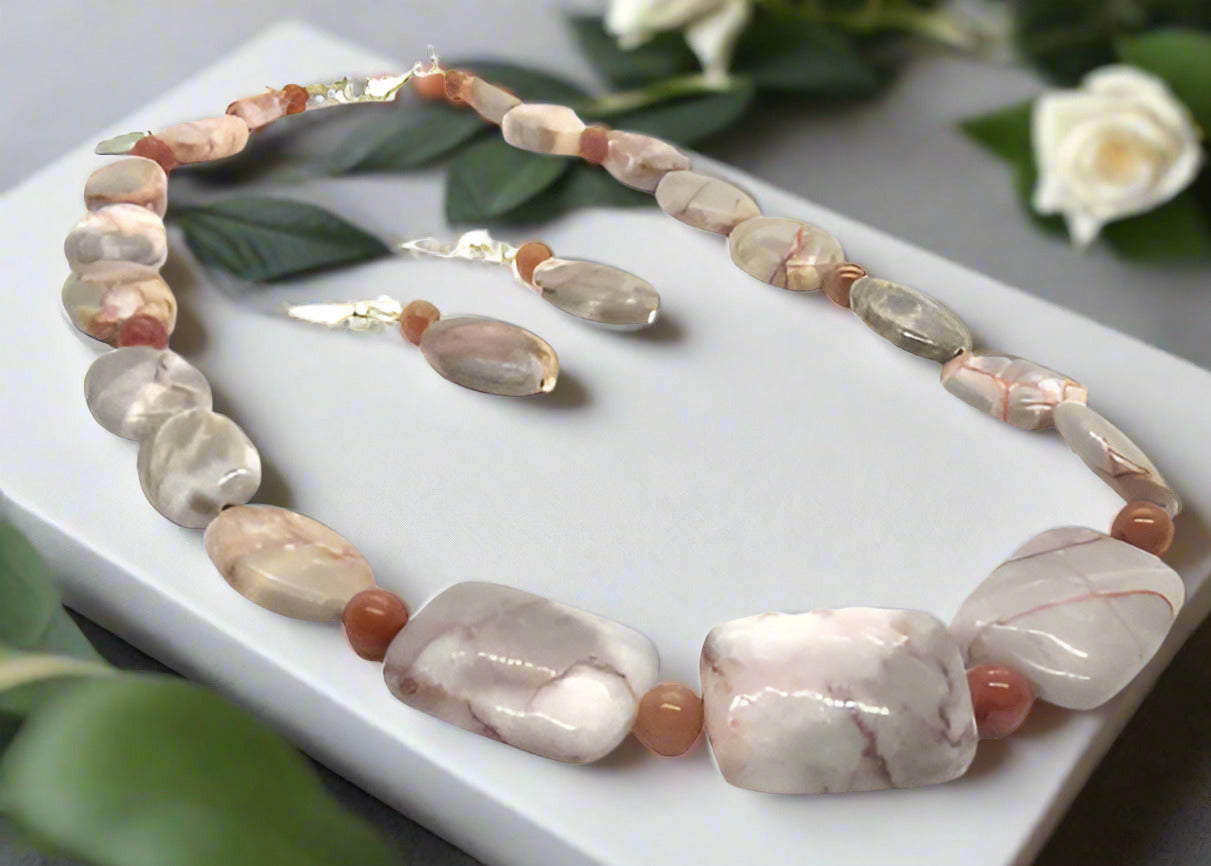 https://www.artistryjewelry.net/products/exciting-red-spot-stone-delight-necklace-set