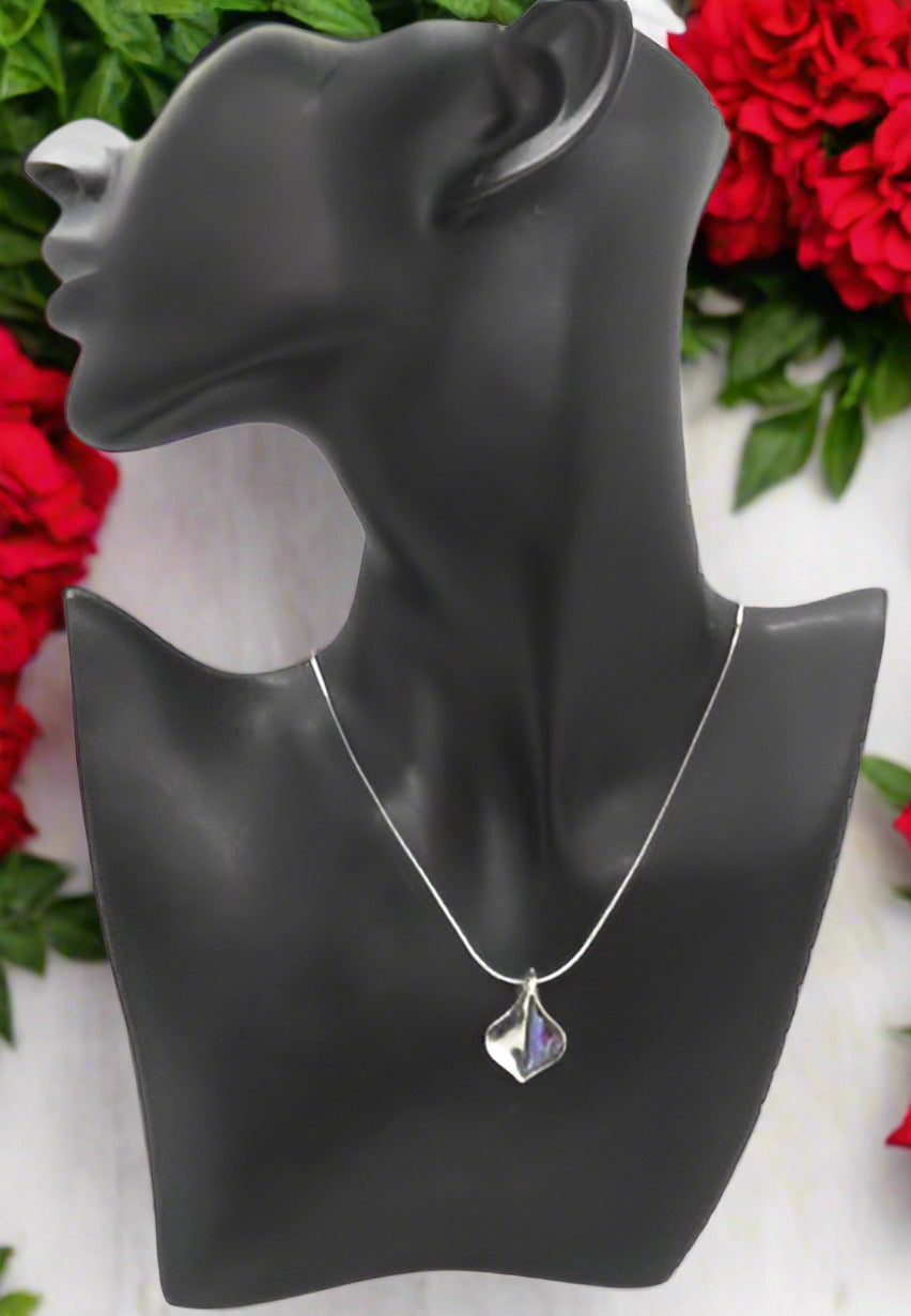 https://www.artistryjewelry.net/products/lovely-paua-leaf-necklace-a-copy