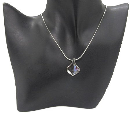 https://www.artistryjewelry.net/products/lovely-paua-leaf-necklace-a