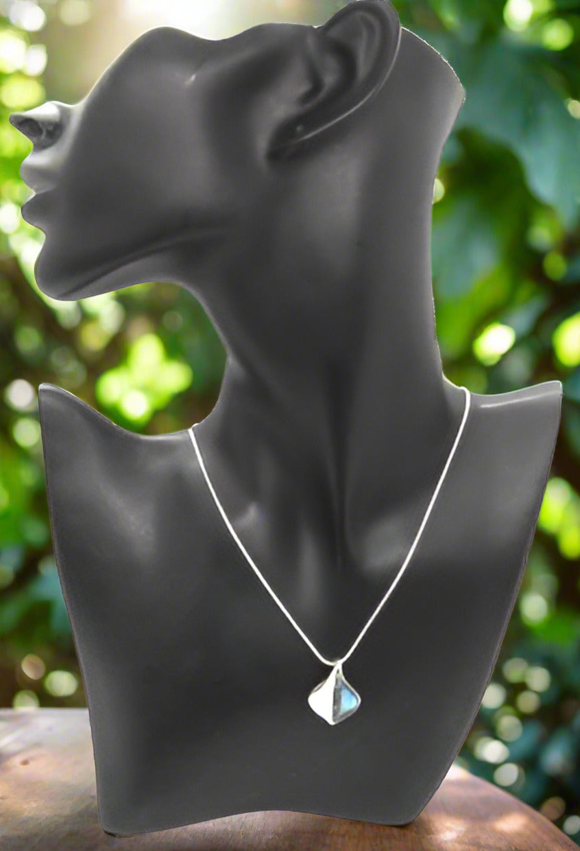 https://www.artistryjewelry.net/products/lovely-paua-leaf-necklace-a