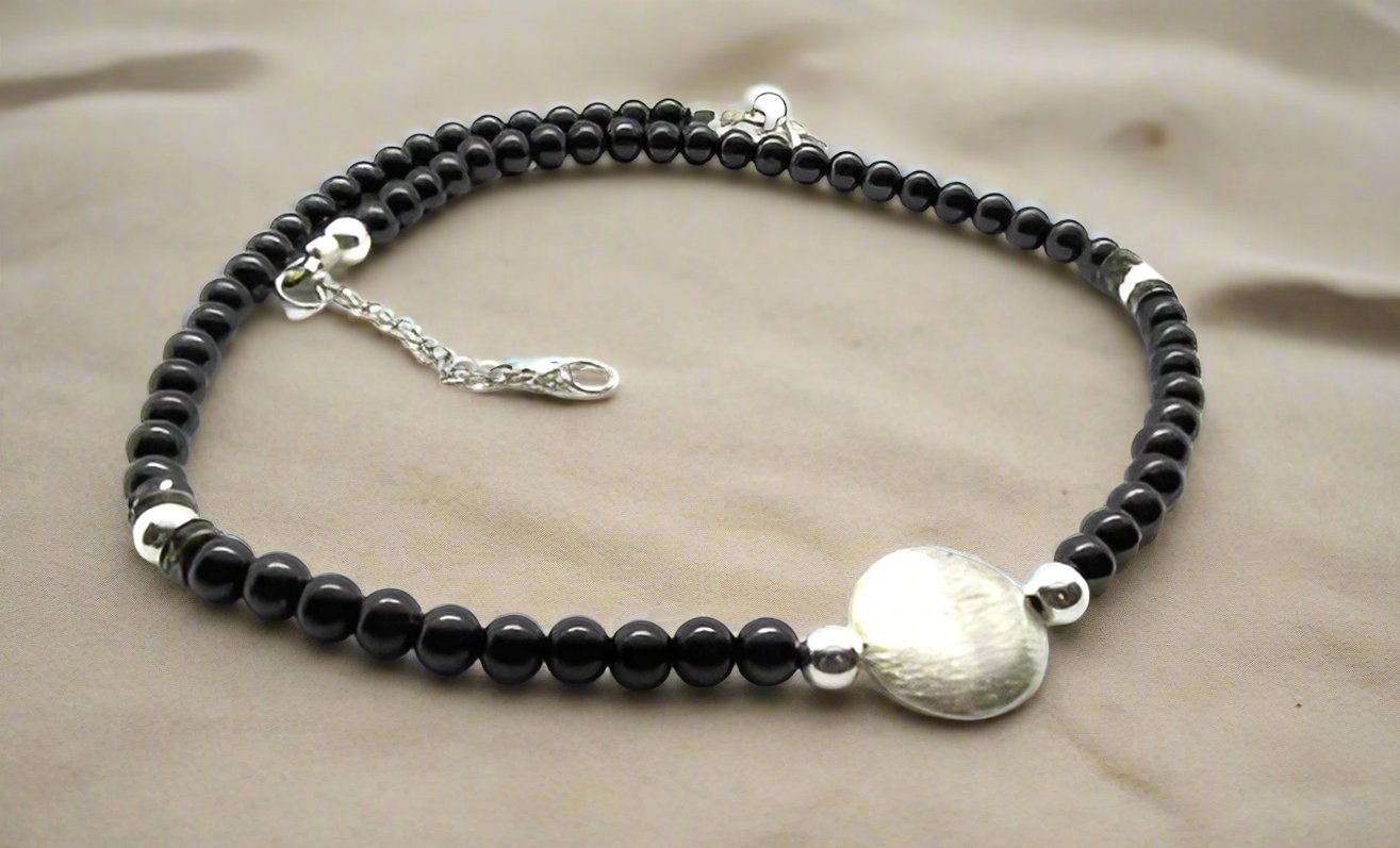 https://www.artistryjewelry.net/products/black-luster-necklace