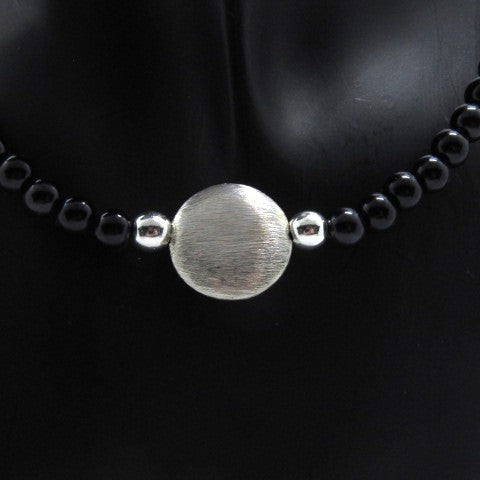 https://www.artistryjewelry.net/products/black-luster-necklace