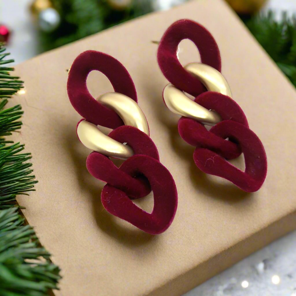 https://www.artistryjewelry.net/products/lovely-velvet-chain-earrings