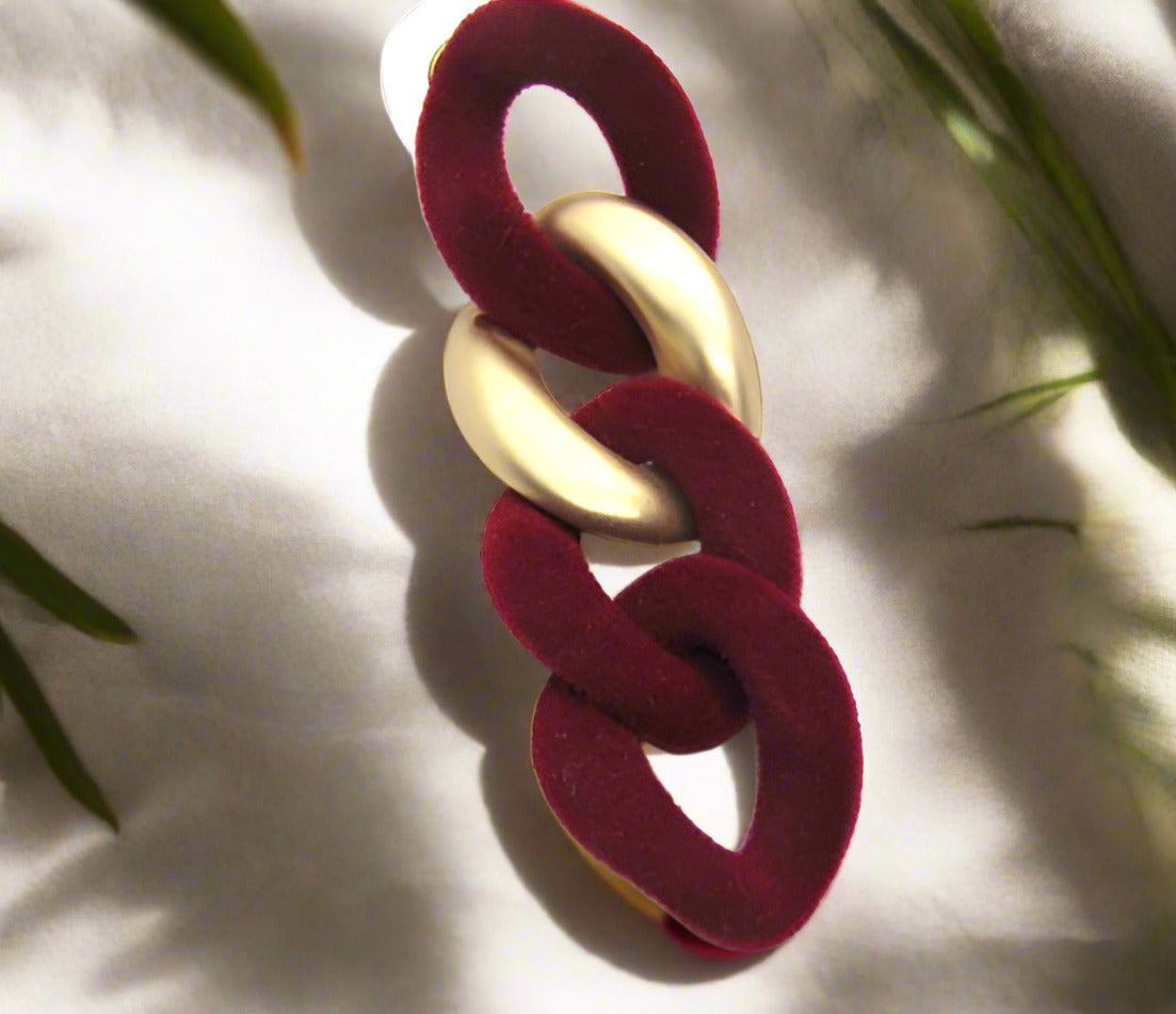 https://www.artistryjewelry.net/products/lovely-velvet-chain-earrings