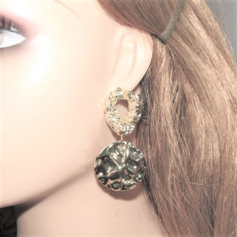 https://www.artistryjewelry.net/products/stunning-gold-exaggerated-earrings