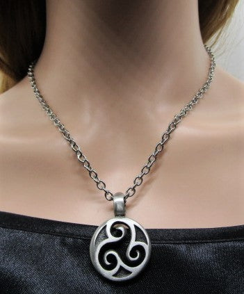 https://www.artistryjewelry.net/products/triple-spiral-necklace