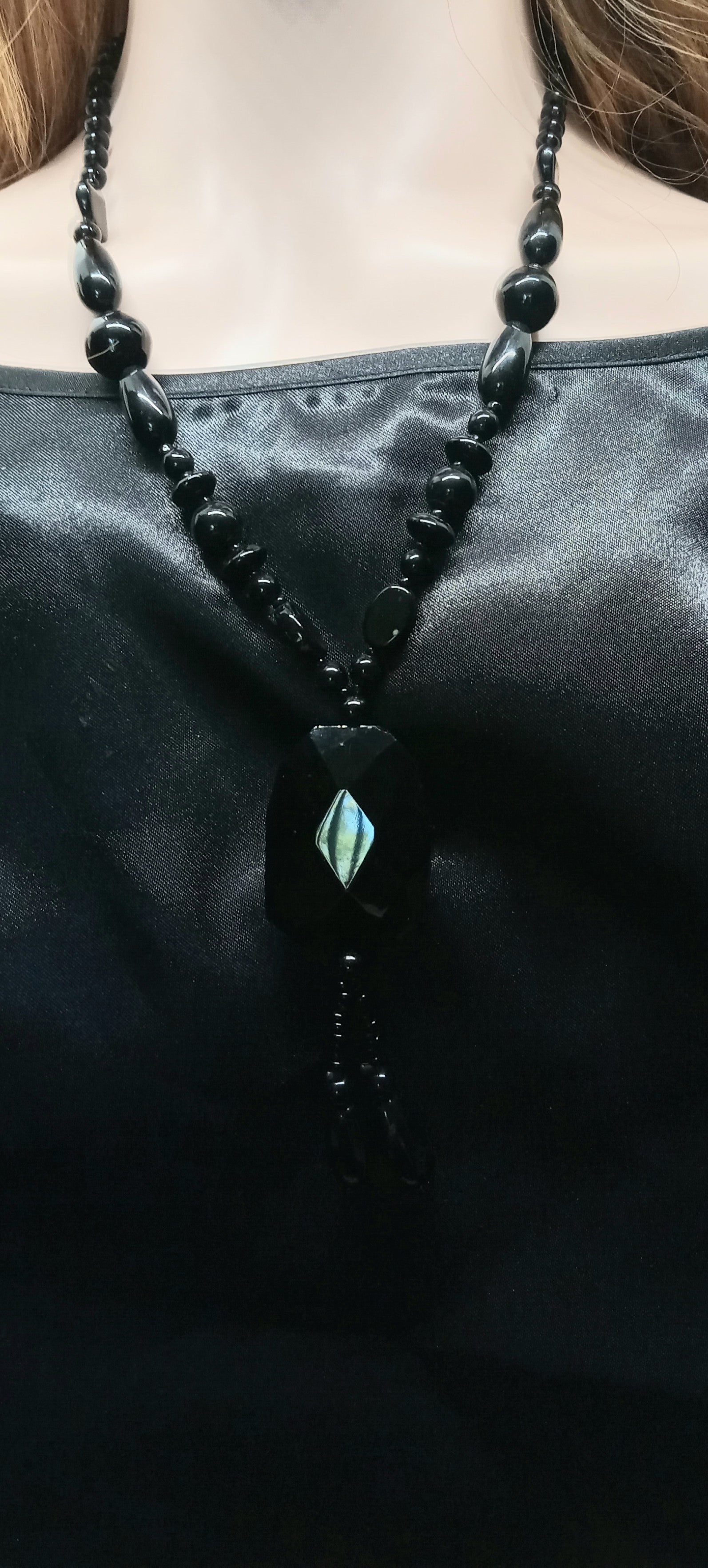 https://www.artistryjewelry.net/products/lovely-black-faceted-necklace