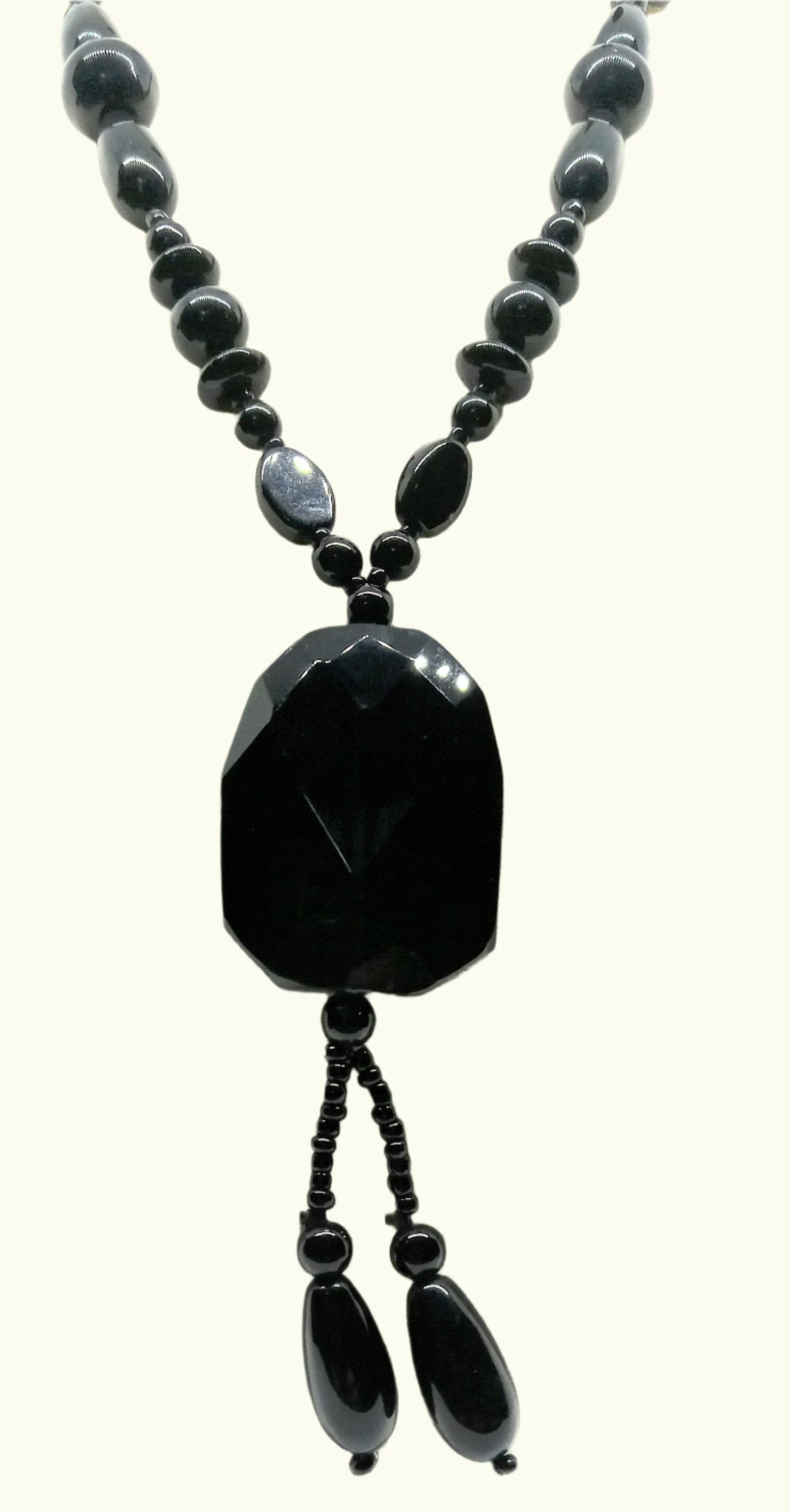 https://www.artistryjewelry.net/products/lovely-black-faceted-necklace