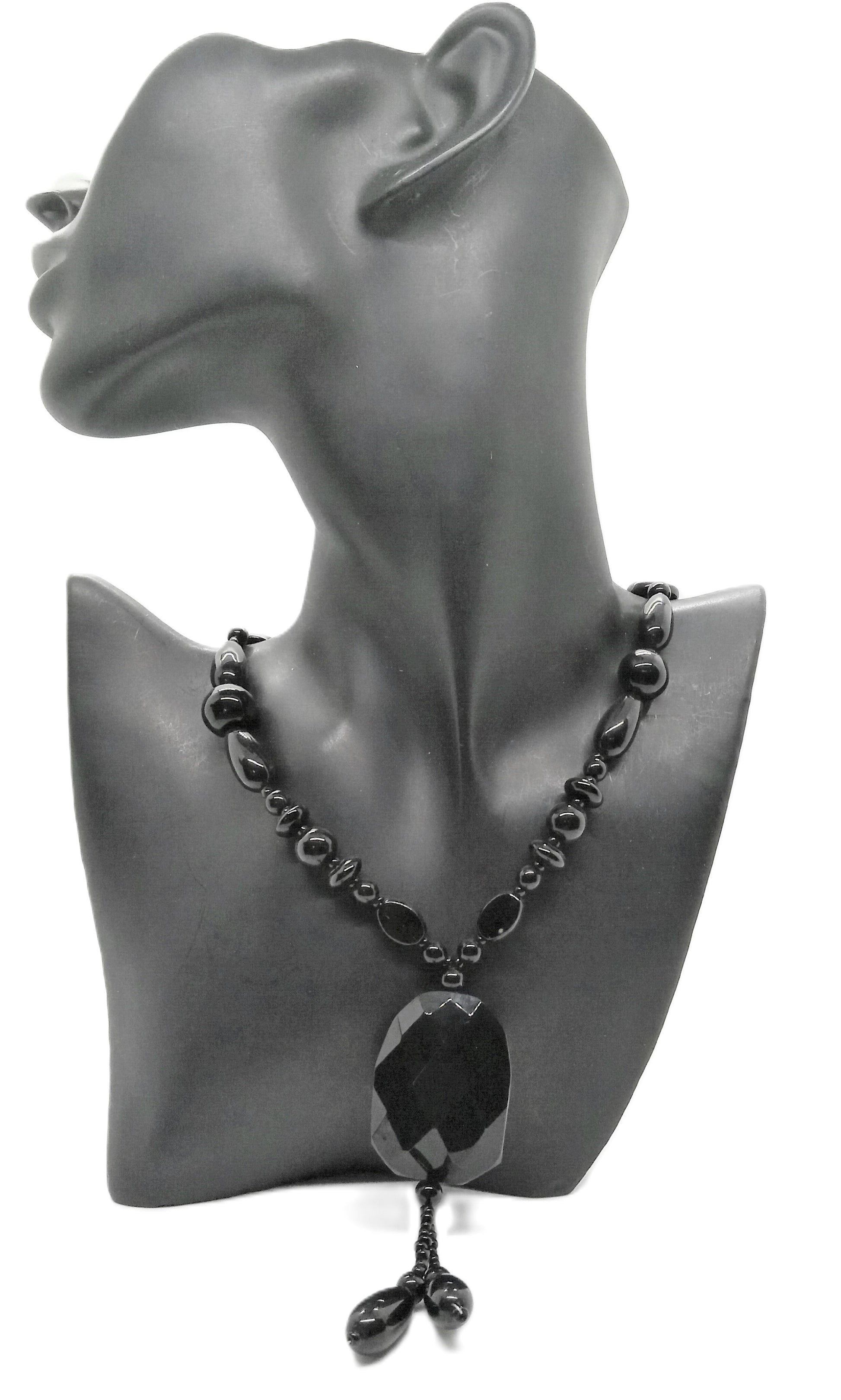 https://www.artistryjewelry.net/products/lovely-black-faceted-necklace