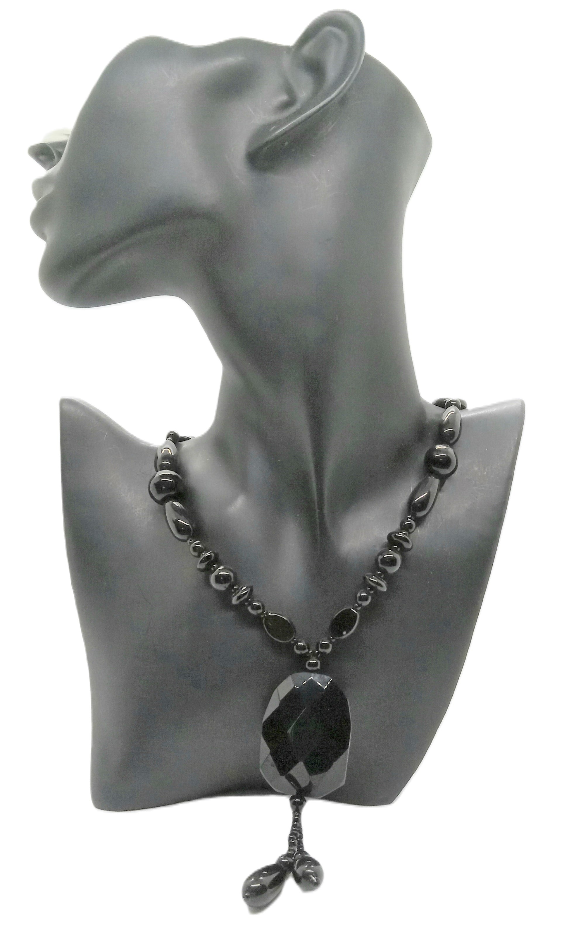 https://www.artistryjewelry.net/products/lovely-black-faceted-necklace