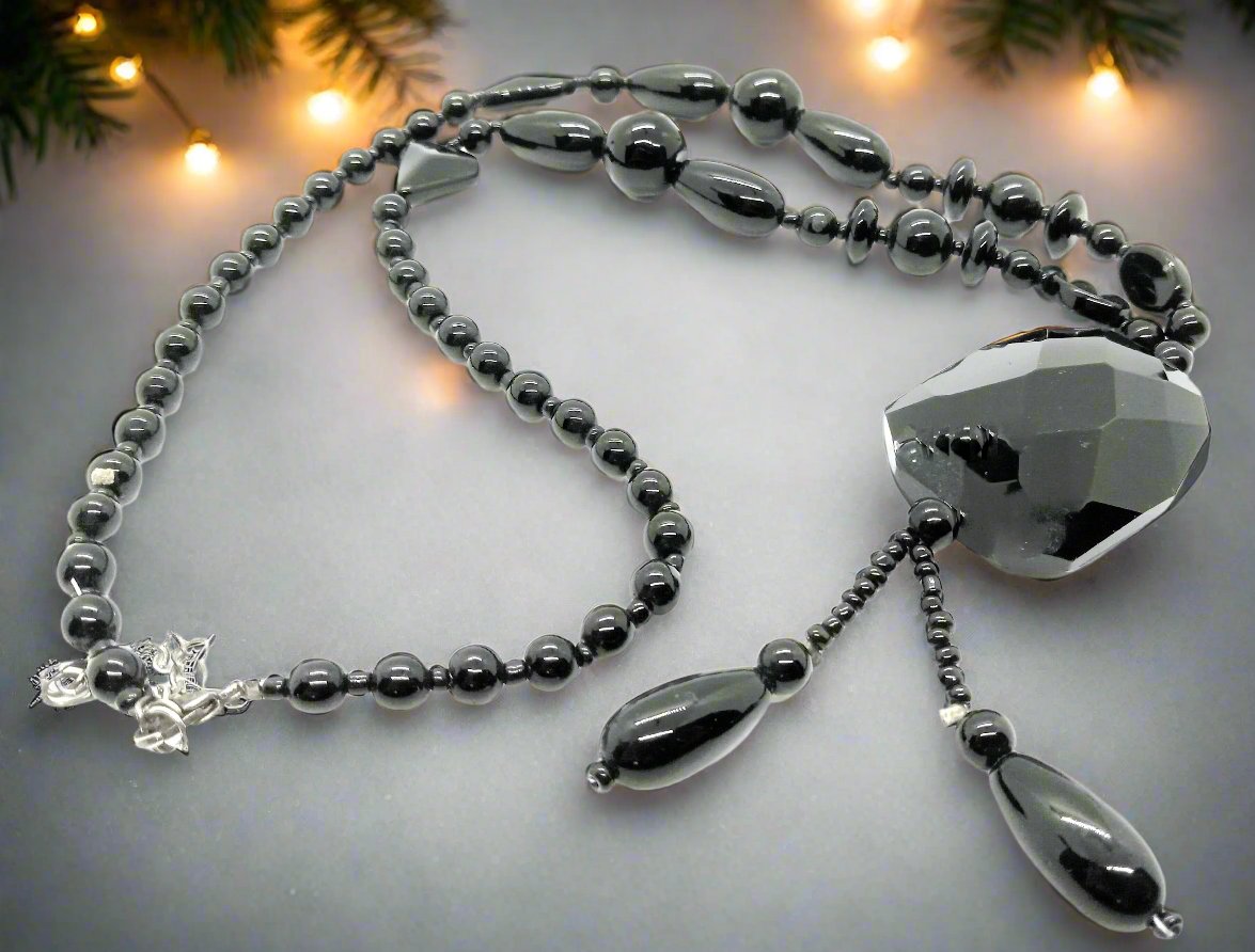 https://www.artistryjewelry.net/products/lovely-black-faceted-necklace