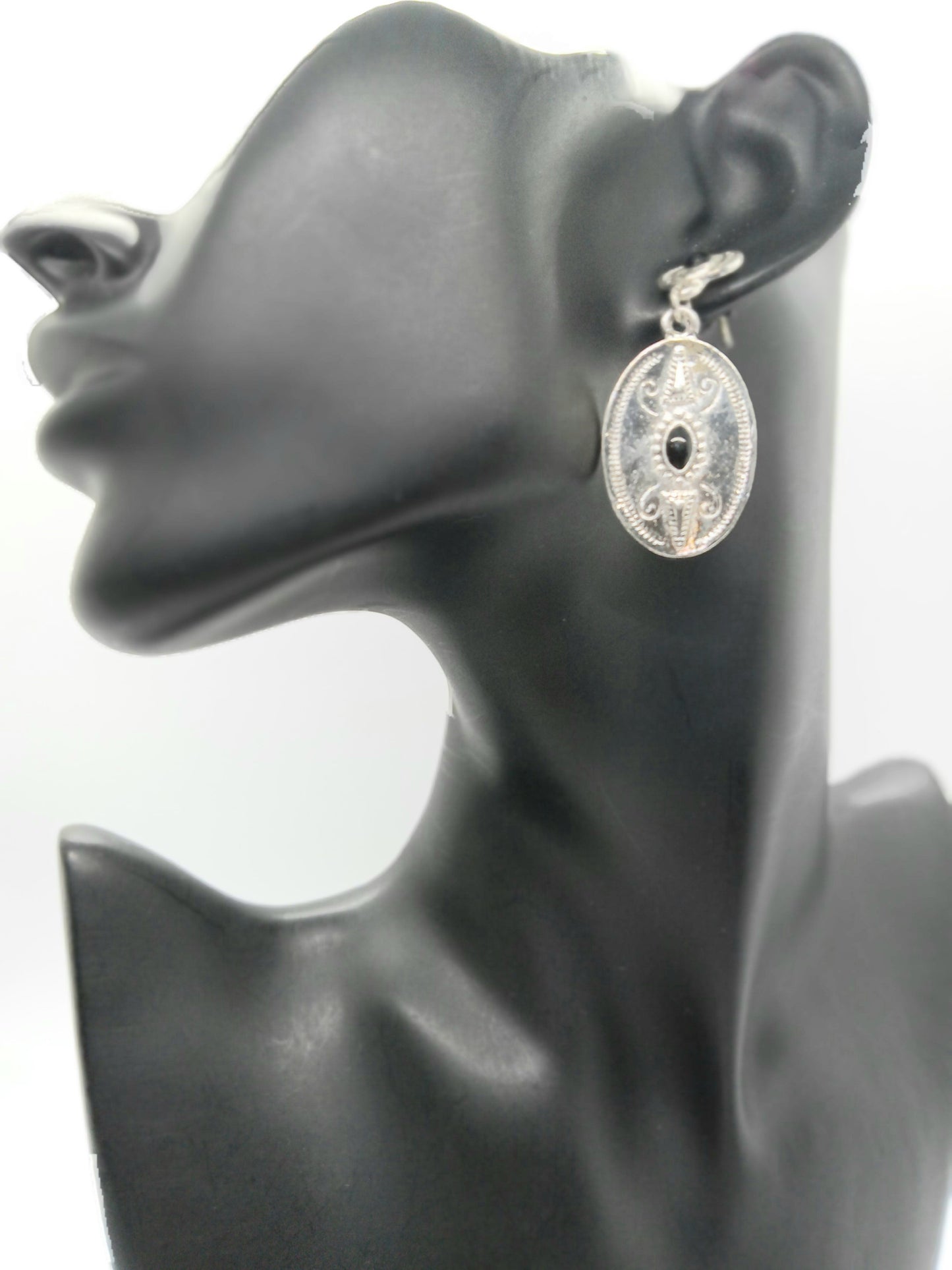 https://www.artistryjewelry.net/products/extra-special-fashion-earrings