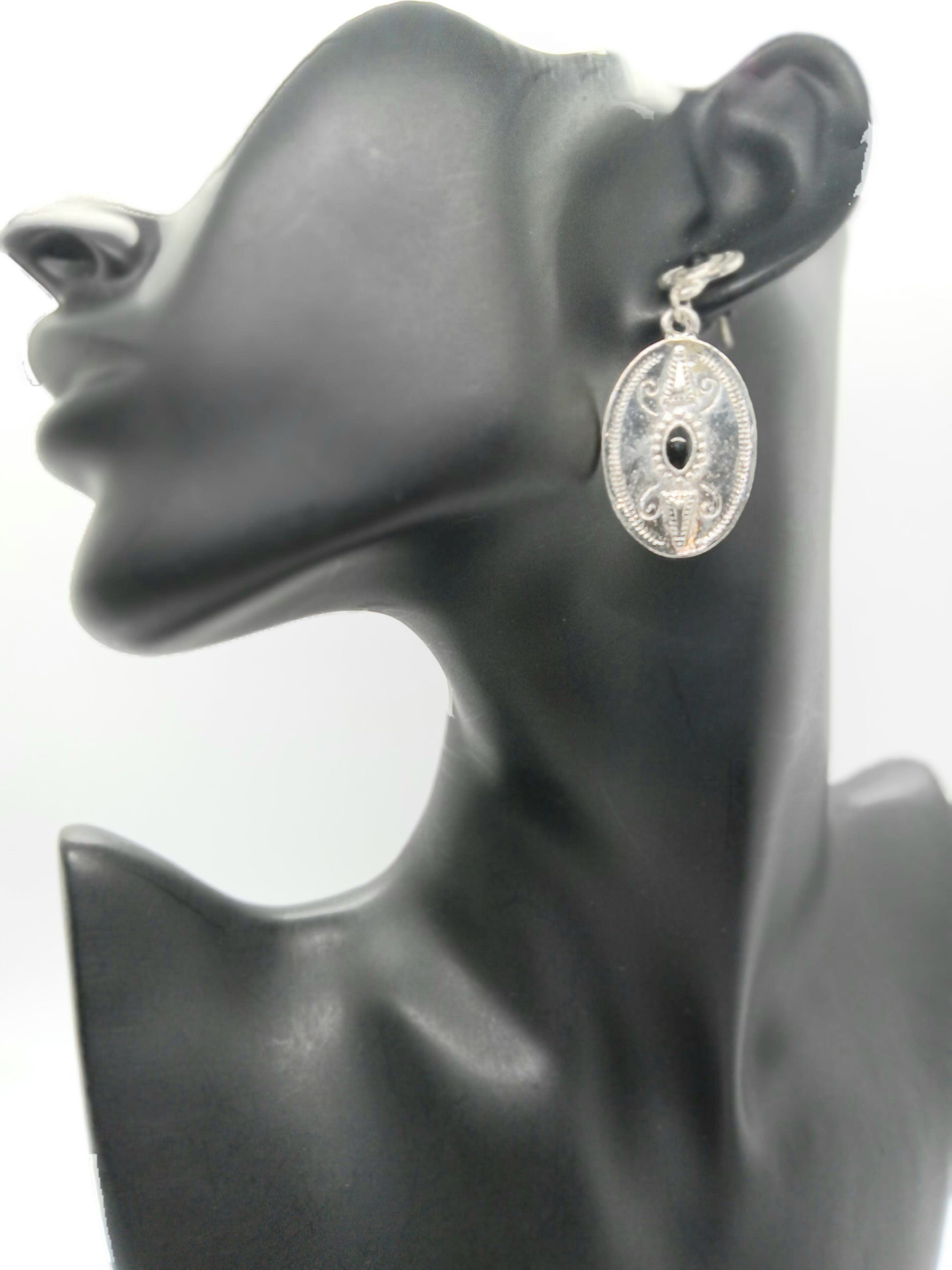 https://www.artistryjewelry.net/products/extra-special-fashion-earrings