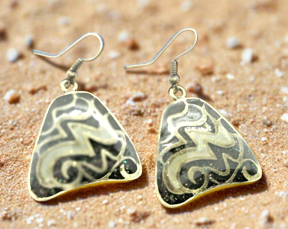 https://www.artistryjewelry.net/products/lovely-green-glitter-earrings