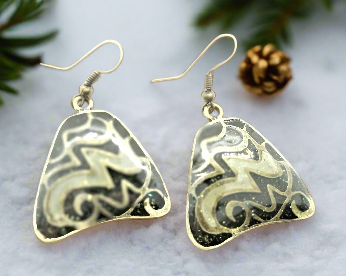 https://www.artistryjewelry.net/products/lovely-green-glitter-earrings