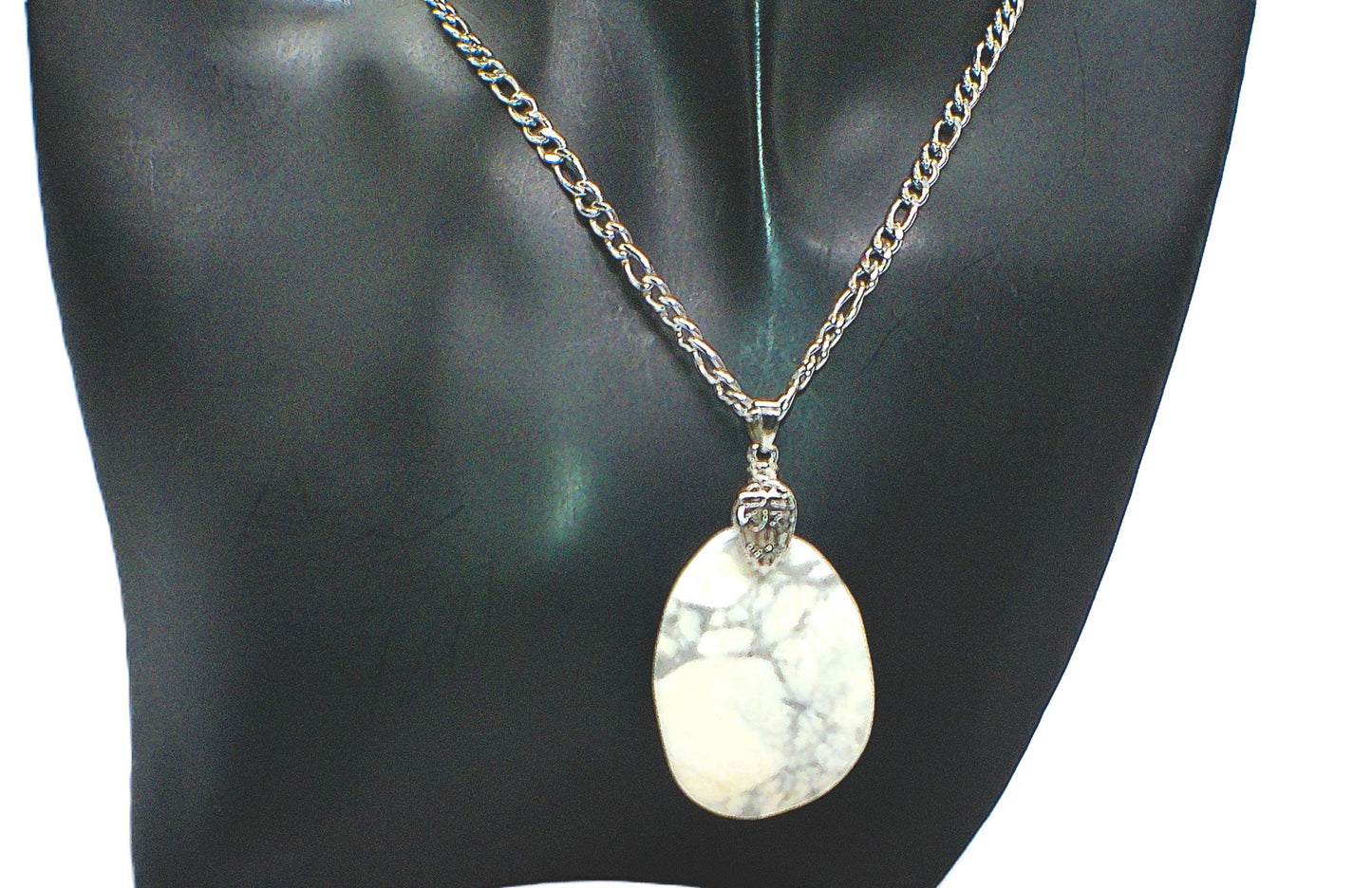 https://www.artistryjewelry.net/products/lovely-figaro-howlite-chain-necklace
