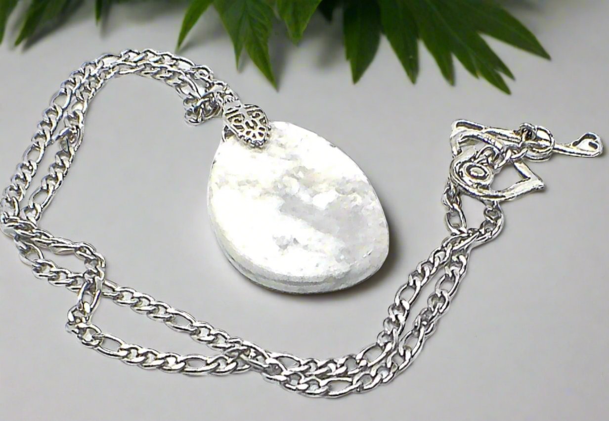 https://www.artistryjewelry.net/products/lovely-figaro-howlite-chain-necklace