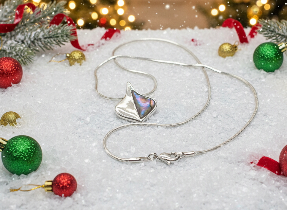 Lovely Paua Leaf Necklace-A