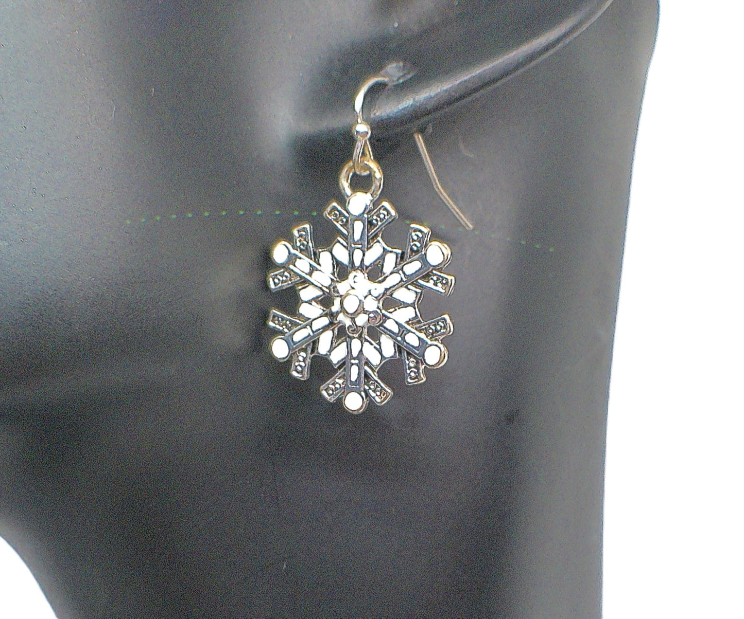 https://www.artistryjewelry.net/products/beautiful-soft-white-snowflake-earrings