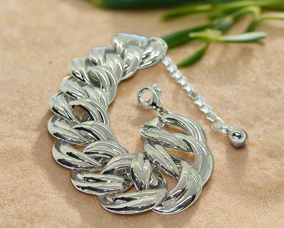 https://www.artistryjewelry.net/products/exciting-chunky-chain-bracelet