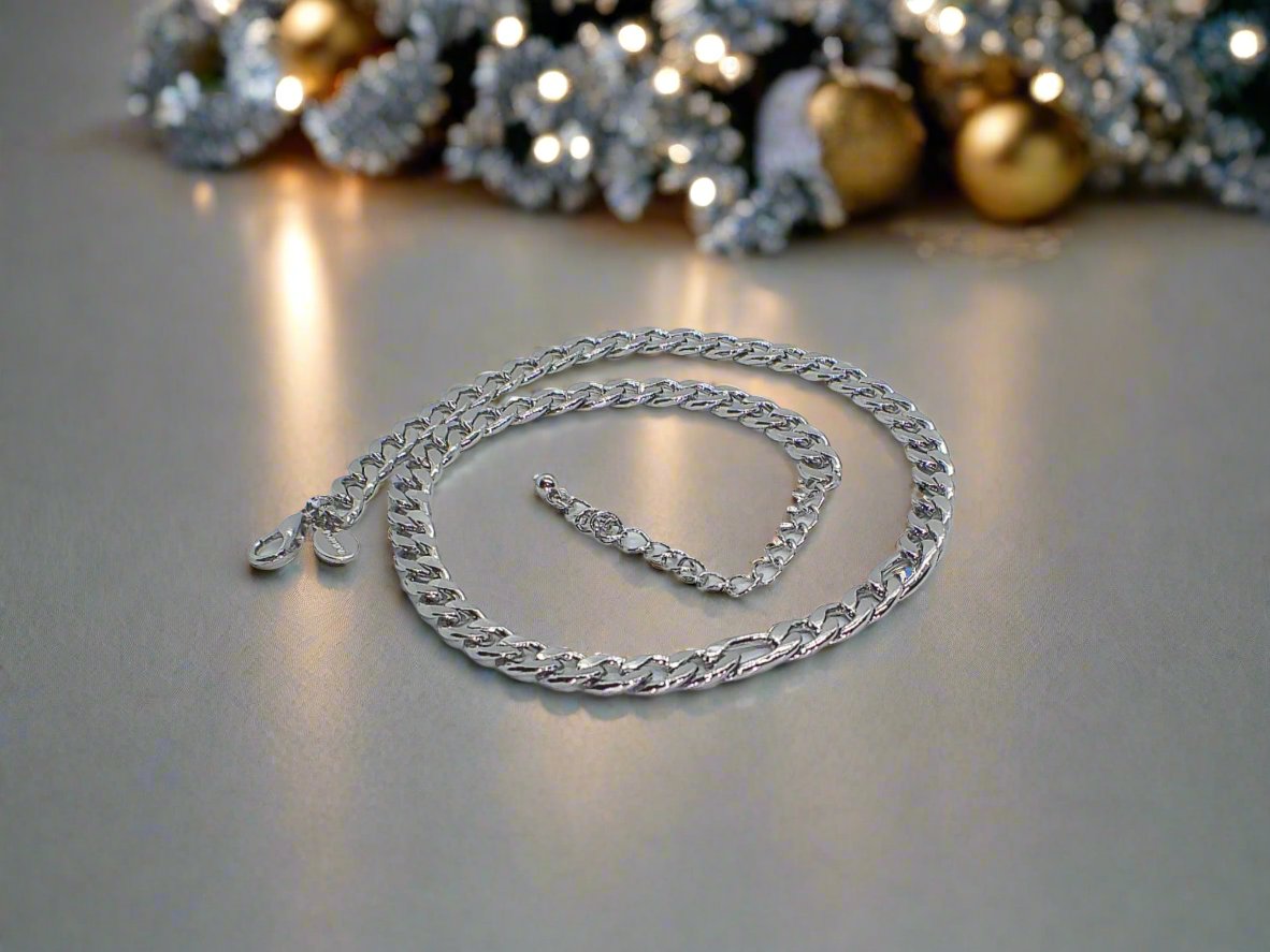 https://www.artistryjewelry.net/products/exciting-silver-chain-necklace