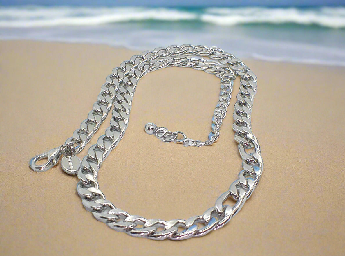https://www.artistryjewelry.net/products/exciting-silver-chain-necklace