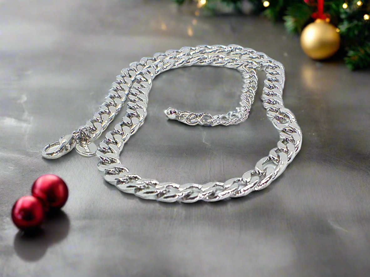 https://www.artistryjewelry.net/products/exciting-silver-chain-necklace