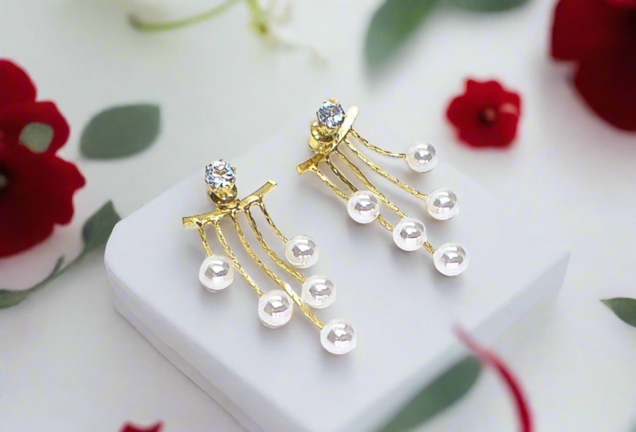 https://www.artistryjewelry.net/products/crystal-and-pearl-hanging-ear-jackets