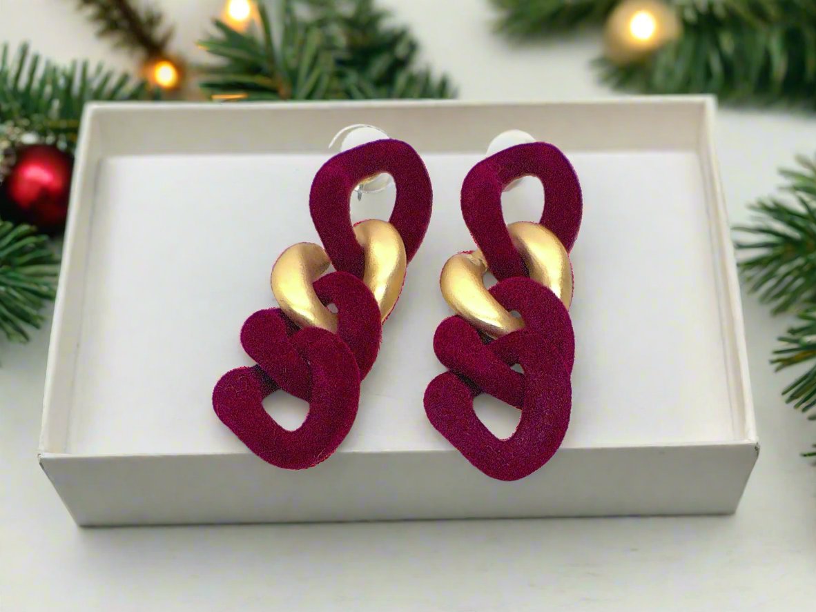 https://www.artistryjewelry.net/products/lovely-velvet-chain-earrings