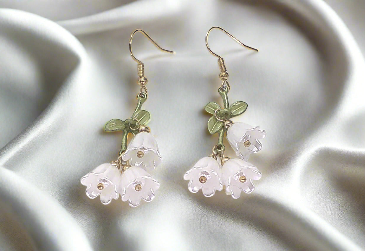 https://www.artistryjewelry.net/products/precious-white-flower-dangle-earrings