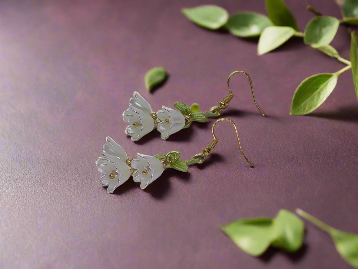 https://www.artistryjewelry.net/products/precious-white-flower-dangle-earrings