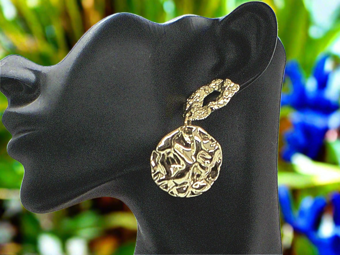 https://www.artistryjewelry.net/products/stunning-gold-exaggerated-earrings