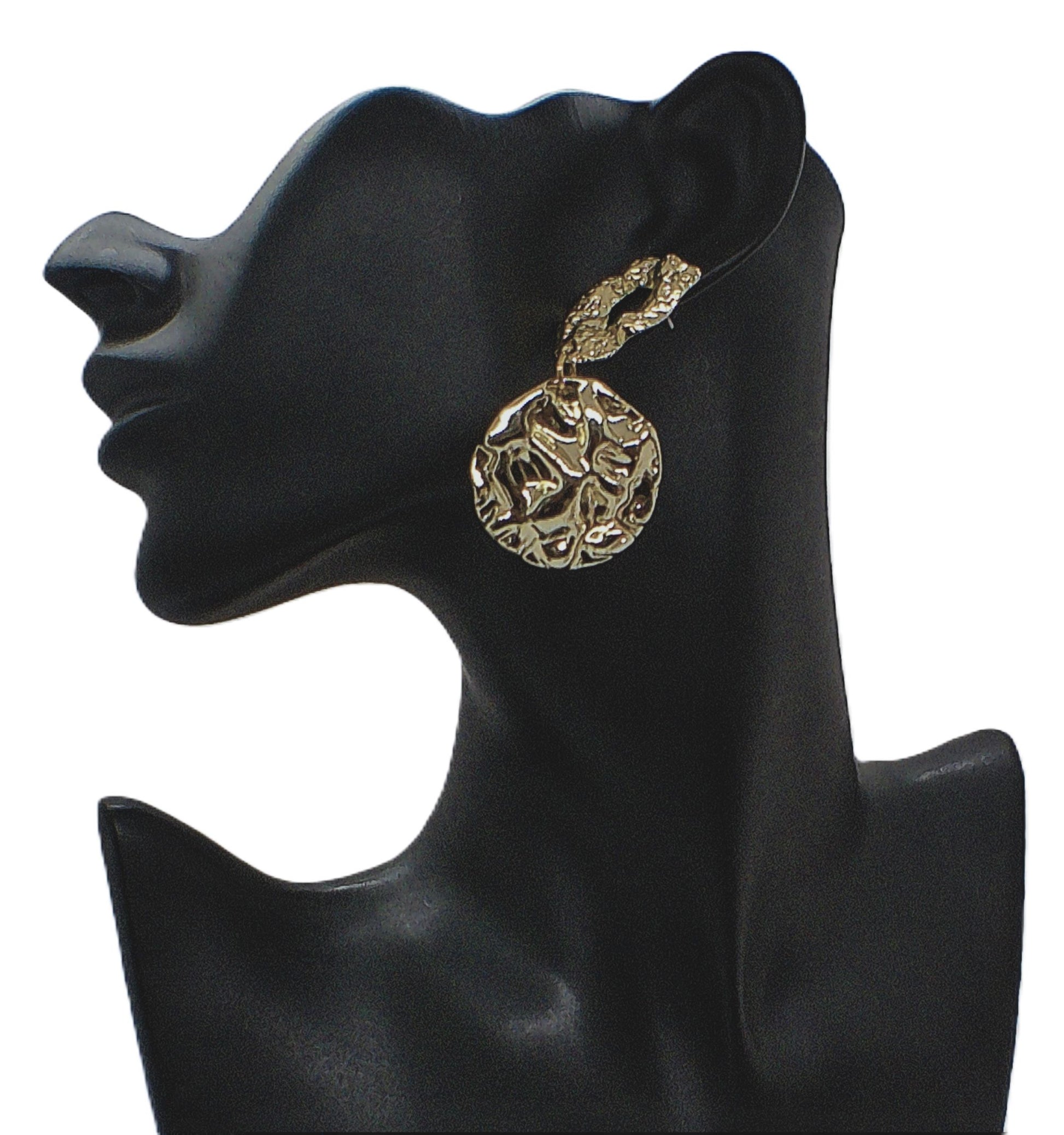 https://www.artistryjewelry.net/products/stunning-gold-exaggerated-earrings