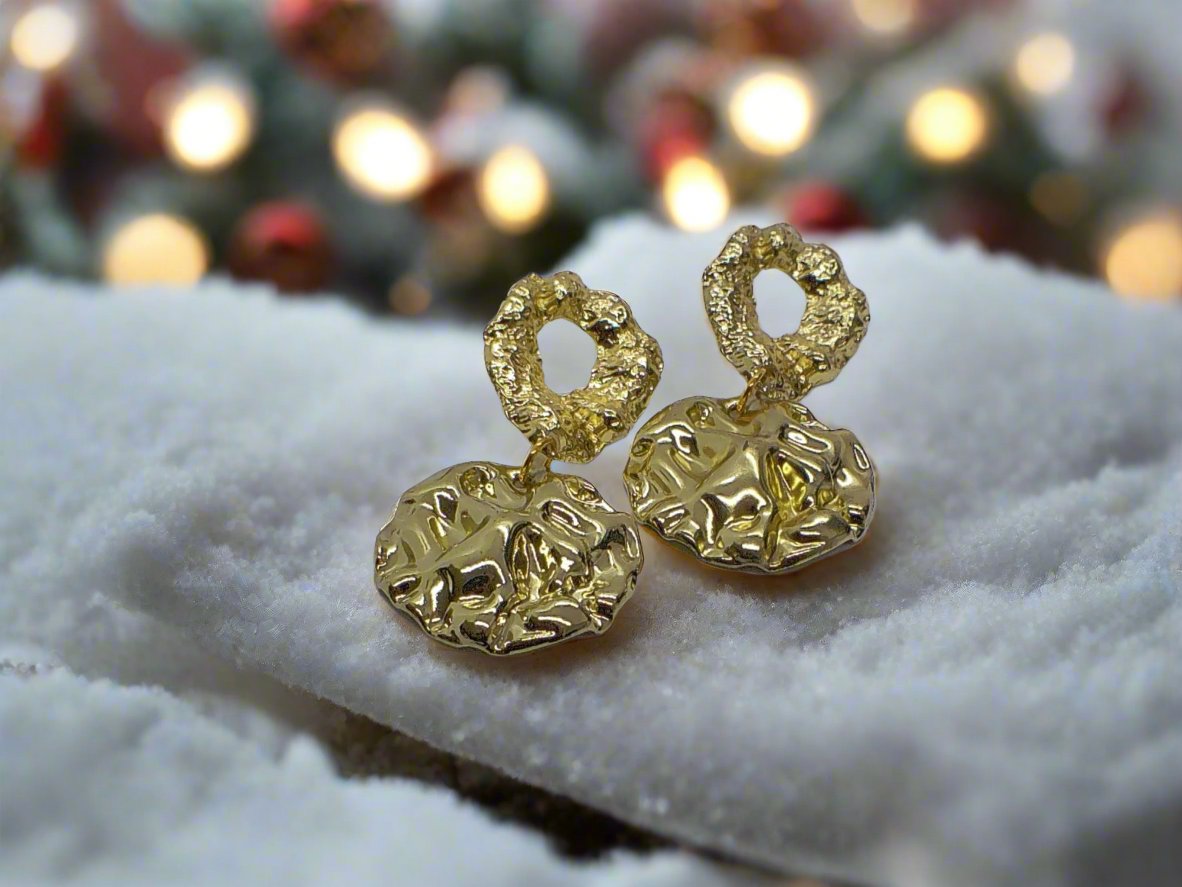 https://www.artistryjewelry.net/products/stunning-gold-exaggerated-earrings