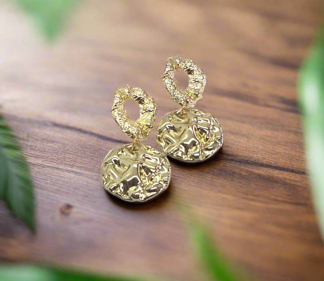 https://www.artistryjewelry.net/products/stunning-gold-exaggerated-earrings