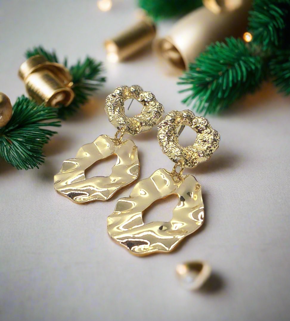 https://www.artistryjewelry.net/products/long-gold-geo-earrings
