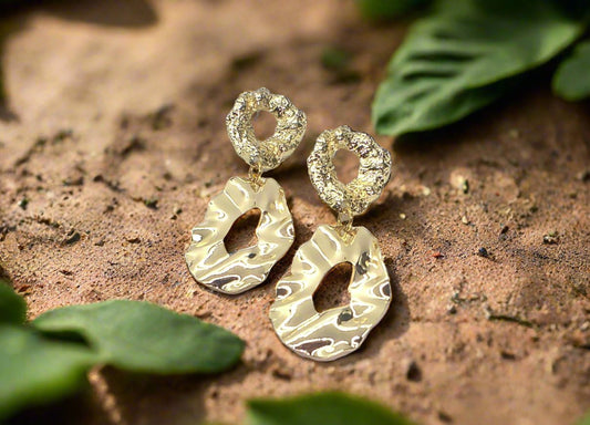 https://www.artistryjewelry.net/products/long-gold-geo-earrings