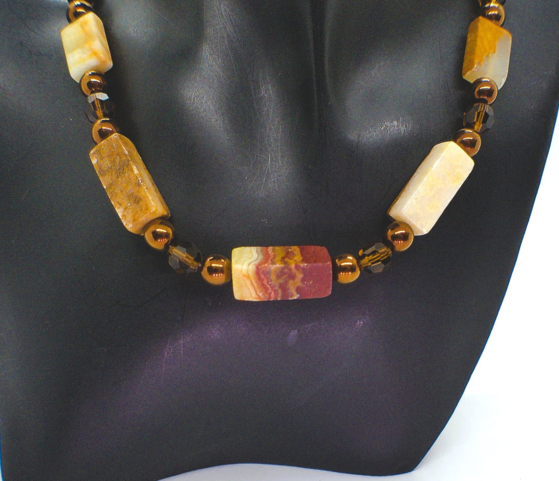 https://www.artistryjewelry.net/products/italian-queen-2-necklace