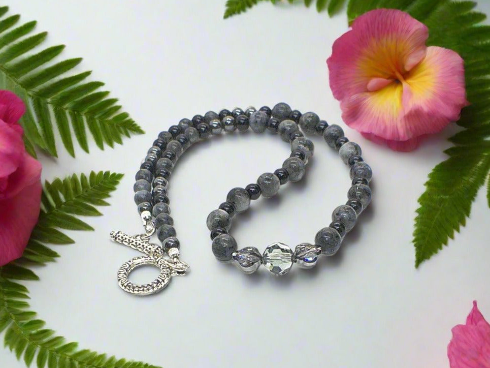 https://www.artistryjewelry.net/products/gorgeous-black-beauty-2-necklace