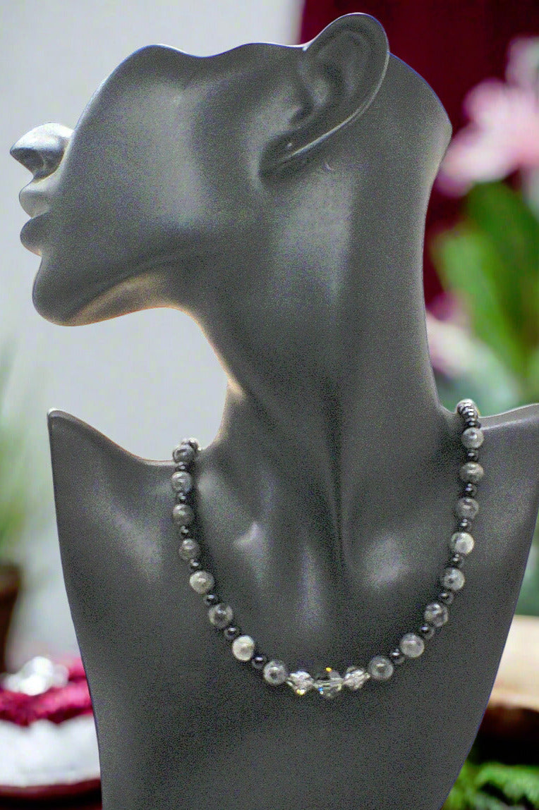 https://www.artistryjewelry.net/products/gorgeous-black-beauty-2-necklace