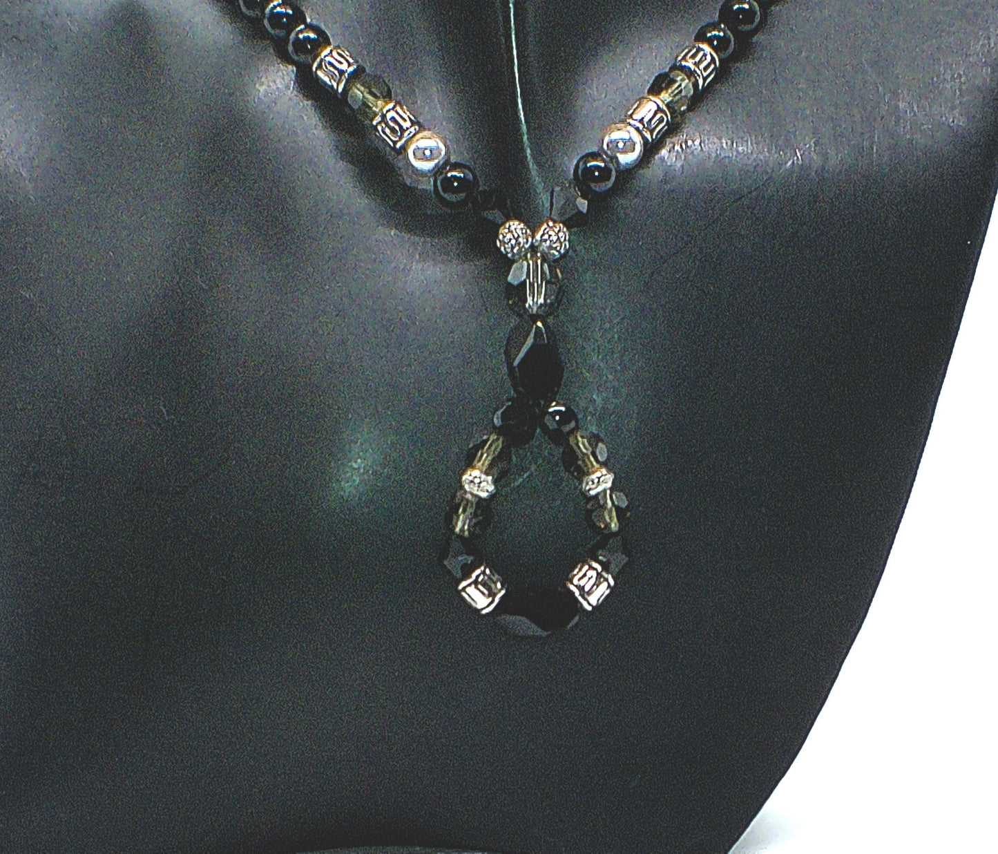 https://www.artistryjewelry.net/products/midnight-sparkle