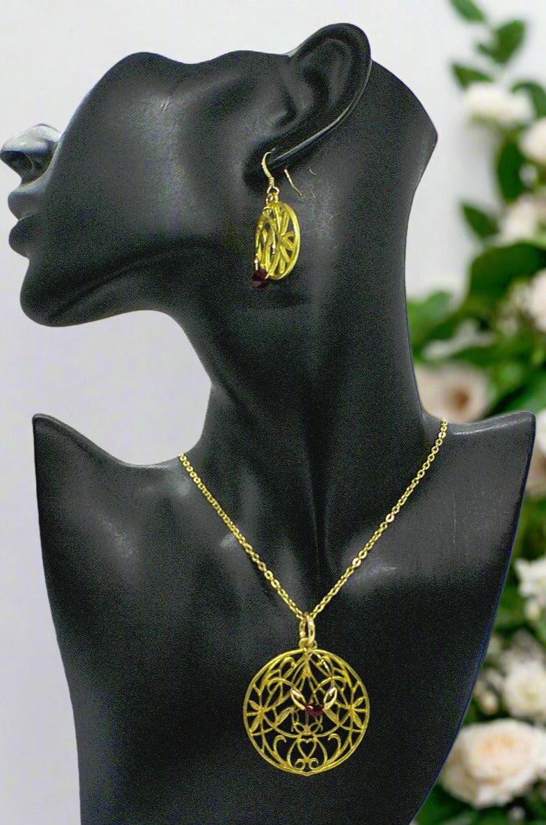 https://www.artistryjewelry.net/products/beautiful-golden-pleasure-necklace-set