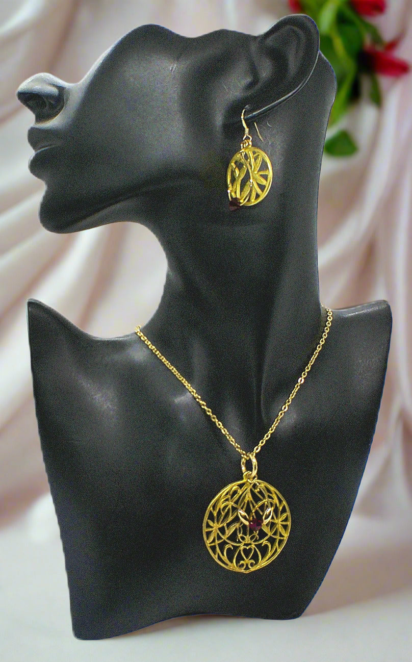 https://www.artistryjewelry.net/products/beautiful-golden-pleasure-necklace-set
