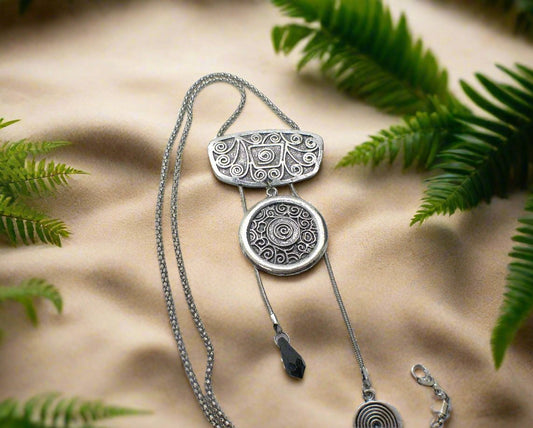 https://www.artistryjewelry.net/products/exciting-metal-net-necklace