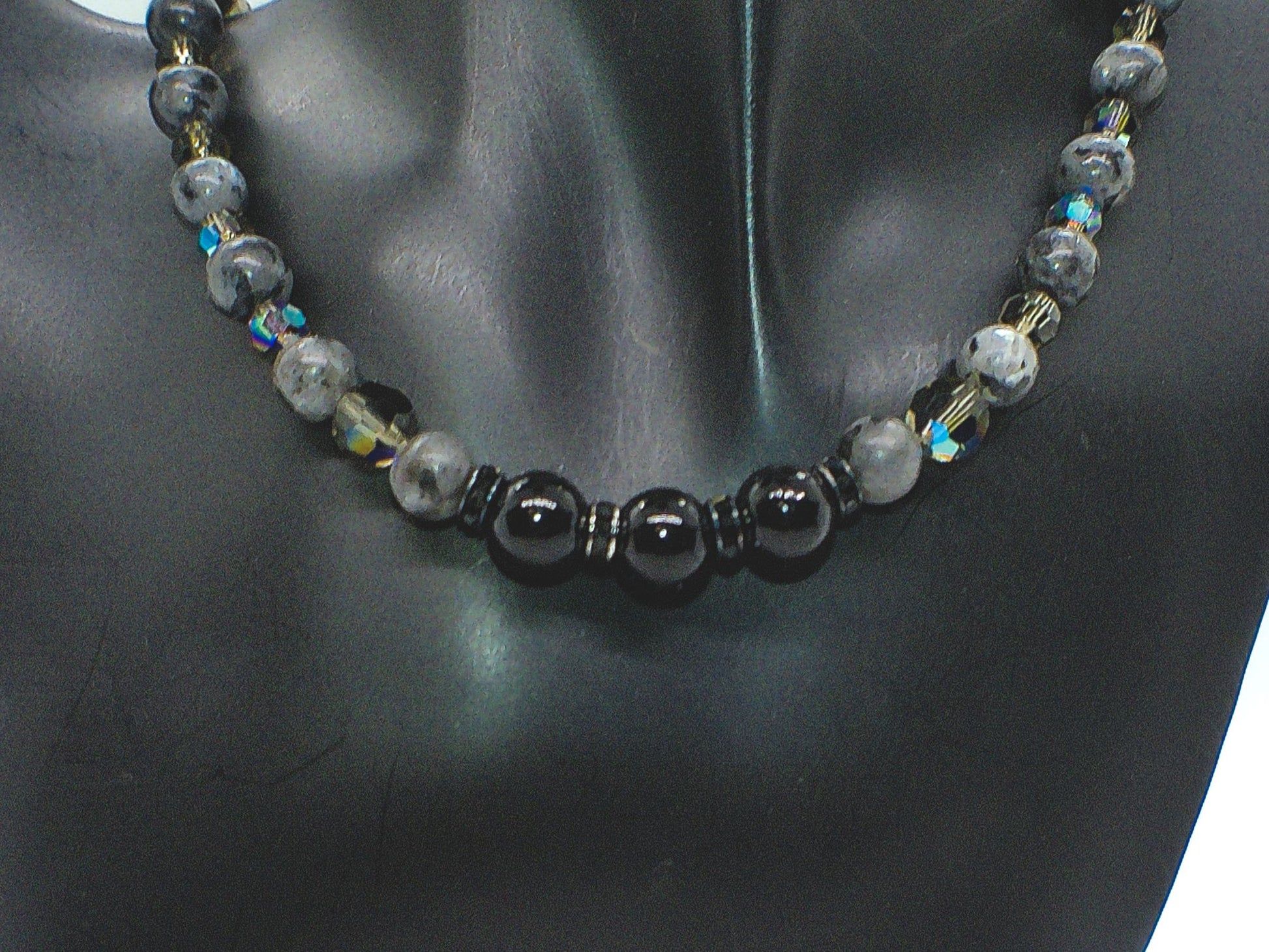 https://www.artistryjewelry.net/products/lovely-shades-of-black-b-necklace