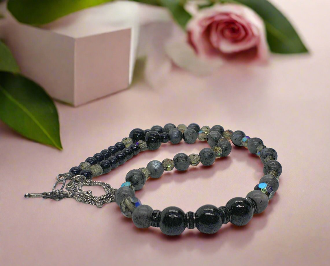 https://www.artistryjewelry.net/products/lovely-shades-of-black-b-necklace