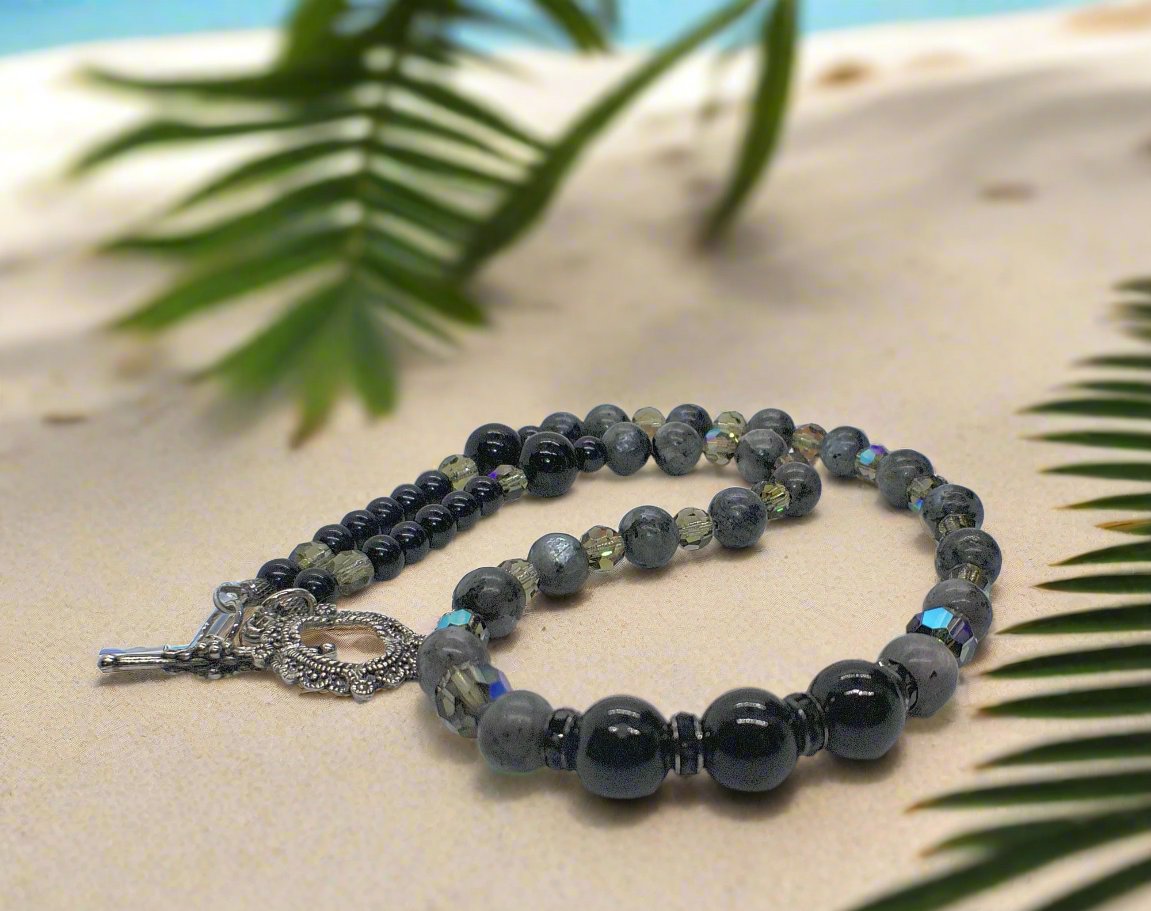 https://www.artistryjewelry.net/products/lovely-shades-of-black-b-necklace