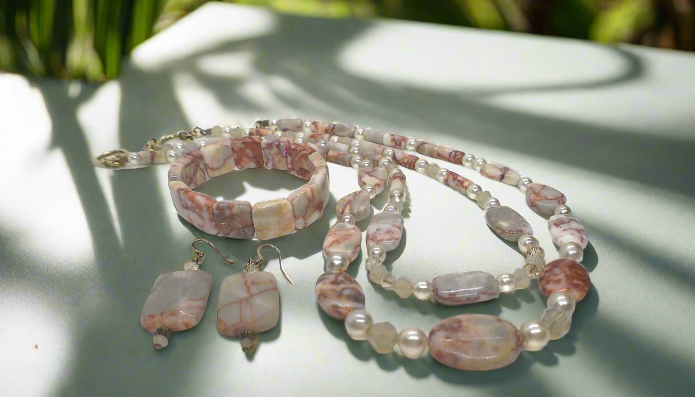 https://www.artistryjewelry.net/products/peachy-sweet