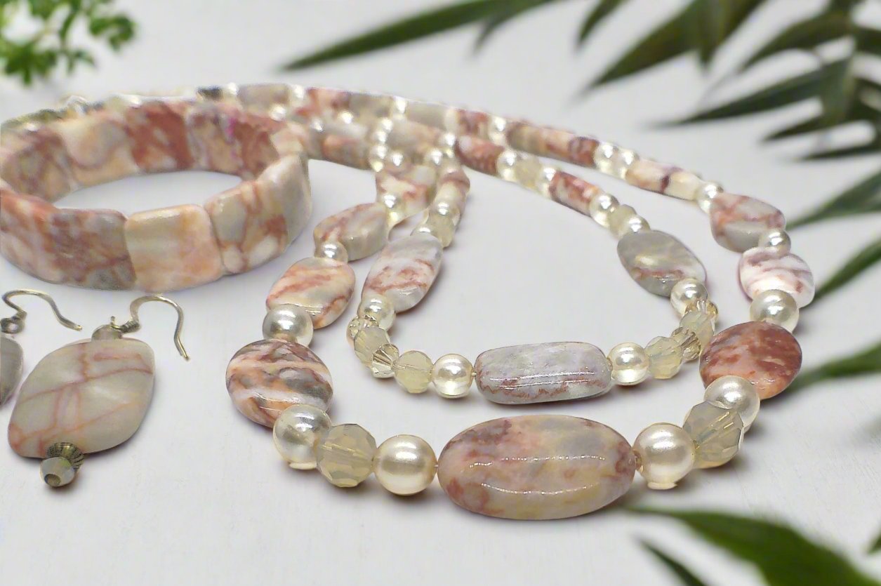 https://www.artistryjewelry.net/products/peachy-sweet